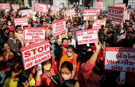 tagreuters.com2025binary_LYNXNPEL0Q0DA-VIEWIMAGE