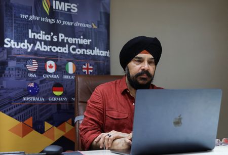 tagreuters.com2025binary_LYNXNPEL8N0HY-VIEWIMAGE