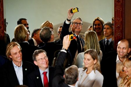 tagreuters.com2025binary_LYNXNPEL9704P-VIEWIMAGE