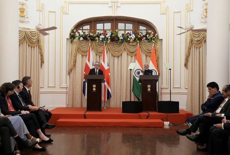 tagreuters.com2025binary_LYNXNPEL980CD-VIEWIMAGE