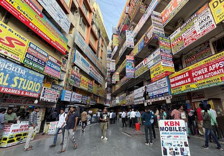 tagreuters.com2025binary_LYNXNPEL9E046-VIEWIMAGE