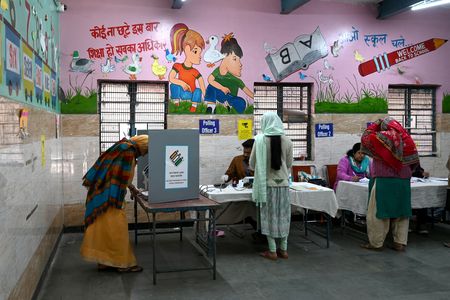 tagreuters.com2025binary_LYNXMPEL140PL-VIEWIMAGE