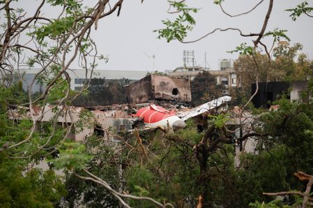 tagreuters.com2025binary_LYNXMPEL5C0G6-VIEWIMAGE