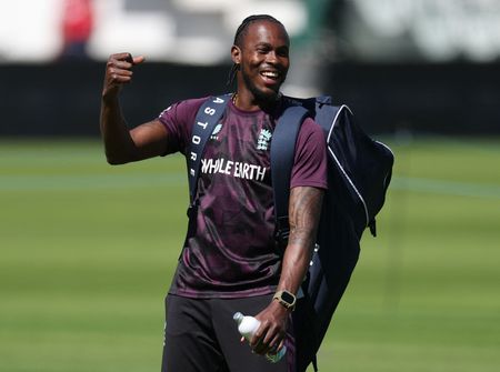 tagreuters.com2025binary_LYNXMPEL680FL-VIEWIMAGE