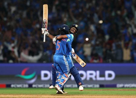 tagreuters.com2025binary_LYNXMPEL9U04H-VIEWIMAGE