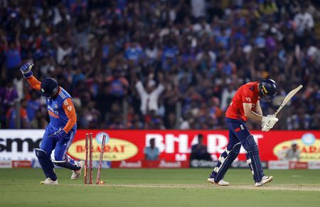 tagreuters.com2025binary_LYNXNPEL0U0RW-VIEWIMAGE