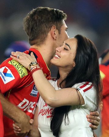 tagreuters.com2025binary_LYNXNPEL500OW-VIEWIMAGE