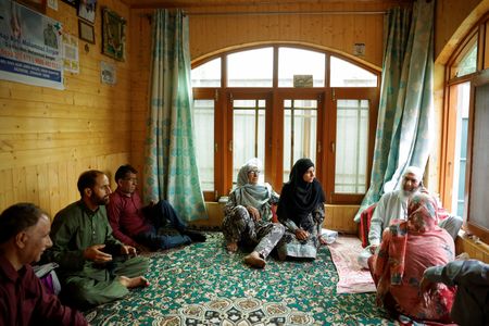 tagreuters.com2025binary_LYNXNPEL92016-VIEWIMAGE