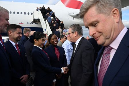 tagreuters.com2025binary_LYNXNPEL960YQ-VIEWIMAGE