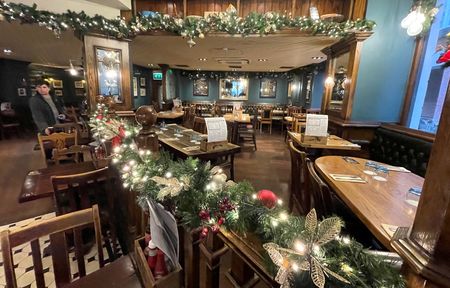 tagreuters.com2022binary_LYNXMPEI0K0Q4-VIEWIMAGE