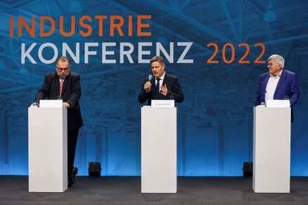 tagreuters.com2022binary_LYNXMPEIAS0BN-VIEWIMAGE