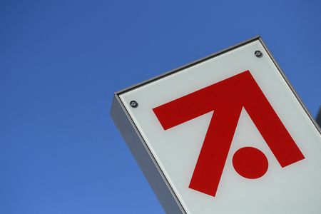 tagreuters.com2024binary_LYNXMPEK9U0MG-VIEWIMAGE