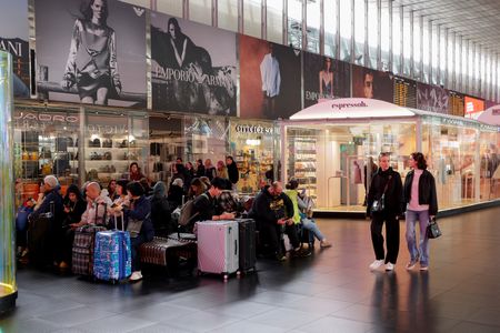 tagreuters.com2025binary_LYNXMPEL1605D-VIEWIMAGE