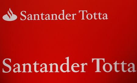 tagreuters.com2025binary_LYNXMPEL160KM-VIEWIMAGE