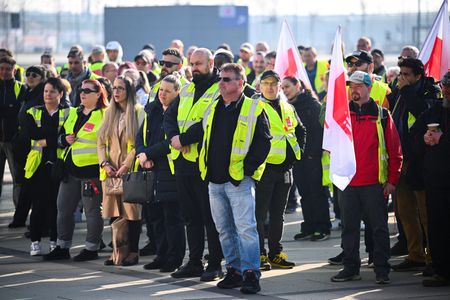 tagreuters.com2025binary_LYNXMPEL2909F-VIEWIMAGE