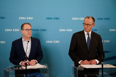 tagreuters.com2025binary_LYNXMPEL2D0QU-VIEWIMAGE