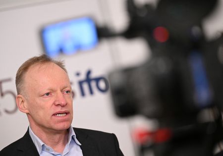 tagreuters.com2025binary_LYNXMPEL2G0F9-VIEWIMAGE