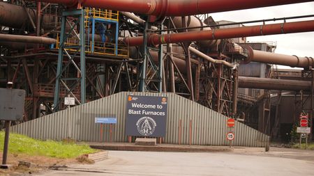 tagreuters.com2025binary_LYNXMPEL3D0Q6-VIEWIMAGE