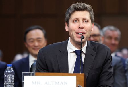 tagreuters.com2025binary_LYNXMPEL470WB-VIEWIMAGE