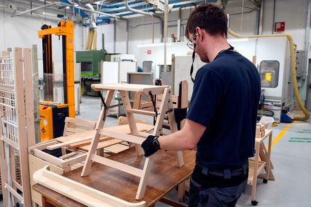 tagreuters.com2025binary_LYNXMPEL4D0B8-VIEWIMAGE