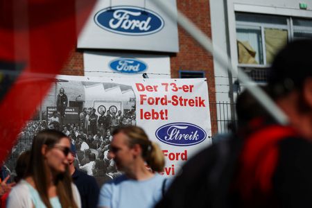 tagreuters.com2025binary_LYNXMPEL4D0BZ-VIEWIMAGE