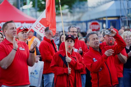 tagreuters.com2025binary_LYNXMPEL4D0CF-VIEWIMAGE