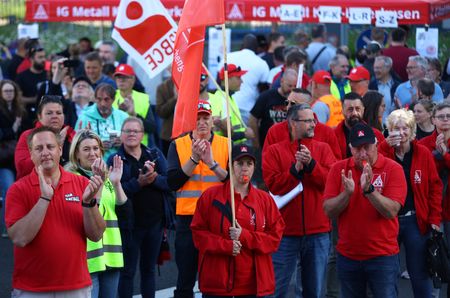 tagreuters.com2025binary_LYNXMPEL4D0CJ-VIEWIMAGE