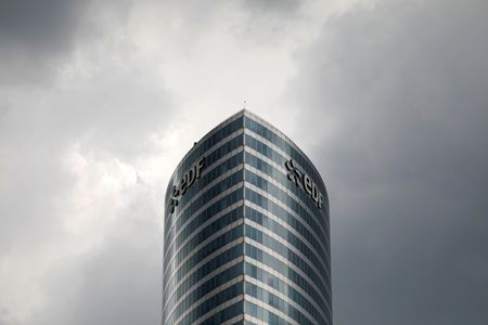 tagreuters.com2025binary_LYNXMPEL4F0B4-VIEWIMAGE