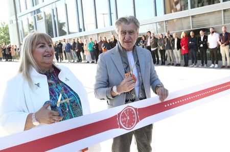 tagreuters.com2025binary_LYNXMPEL4K04L-VIEWIMAGE