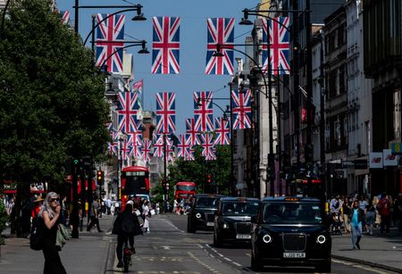 tagreuters.com2025binary_LYNXMPEL5G006-VIEWIMAGE