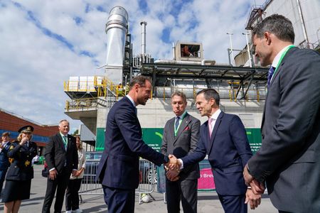 tagreuters.com2025binary_LYNXMPEL5H0QS-VIEWIMAGE