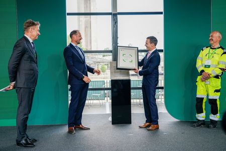 tagreuters.com2025binary_LYNXMPEL5H0QU-VIEWIMAGE