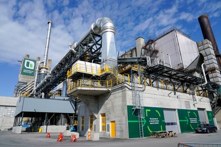 tagreuters.com2025binary_LYNXMPEL5H0QV-VIEWIMAGE