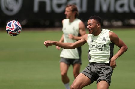 tagreuters.com2025binary_LYNXMPEL5T19G-VIEWIMAGE