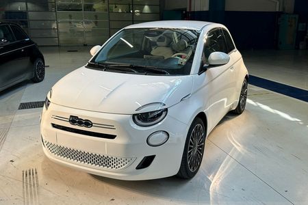 tagreuters.com2025binary_LYNXMPEL630PF-VIEWIMAGE