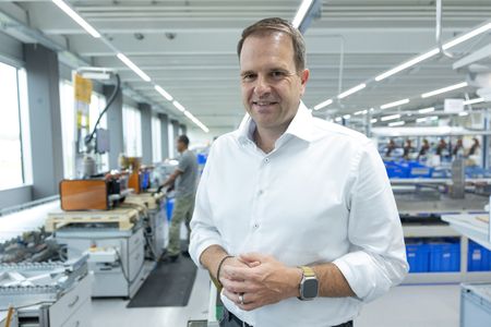 tagreuters.com2025binary_LYNXMPEL8106C-VIEWIMAGE