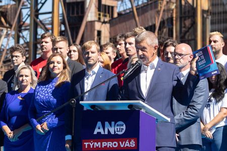 tagreuters.com2025binary_LYNXMPEL830NF-VIEWIMAGE