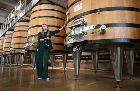 tagreuters.com2025binary_LYNXMPELA512F-VIEWIMAGE