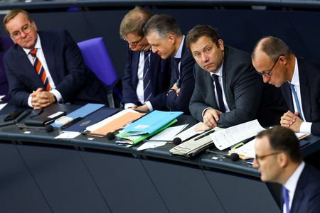 tagreuters.com2025binary_LYNXMPELAP0LR-VIEWIMAGE