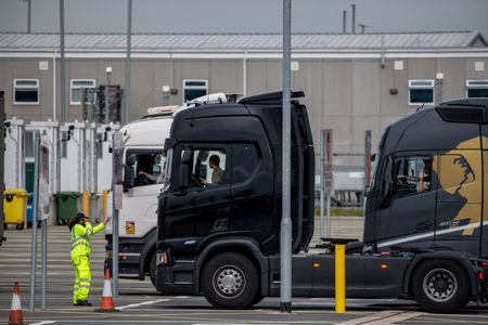 tagreuters.com2025binary_LYNXNPEL0U003-VIEWIMAGE