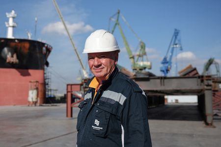 tagreuters.com2025binary_LYNXNPEL1H06I-VIEWIMAGE