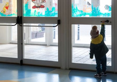 tagreuters.com2025binary_LYNXNPEL1J0BX-VIEWIMAGE