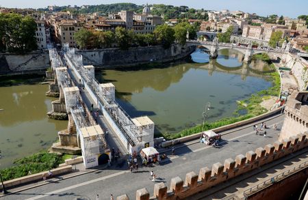 tagreuters.com2025binary_LYNXNPEL1K078-VIEWIMAGE