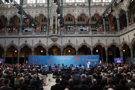 tagreuters.com2025binary_LYNXNPEL1P0JD-VIEWIMAGE