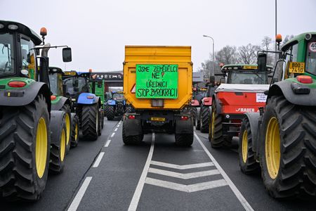 tagreuters.com2025binary_LYNXNPEL1Q0HD-VIEWIMAGE