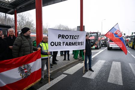 tagreuters.com2025binary_LYNXNPEL1Q0HG-VIEWIMAGE