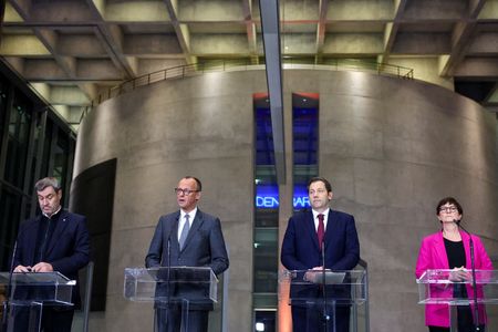 tagreuters.com2025binary_LYNXNPEL240I6-VIEWIMAGE