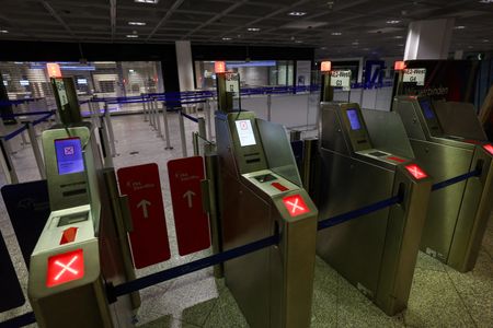 tagreuters.com2025binary_LYNXNPEL260CA-VIEWIMAGE