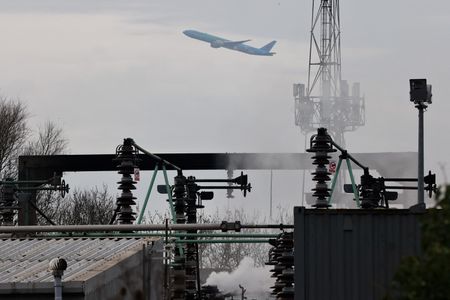 tagreuters.com2025binary_LYNXNPEL2L043-VIEWIMAGE