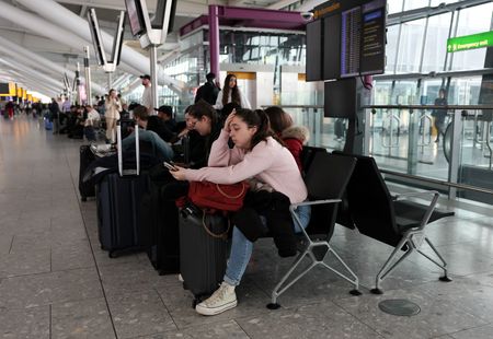 tagreuters.com2025binary_LYNXNPEL2L046-VIEWIMAGE